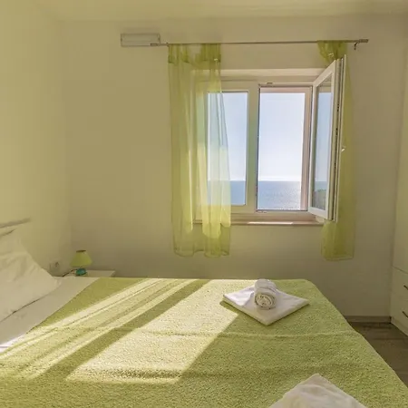 アパート & Olimp *