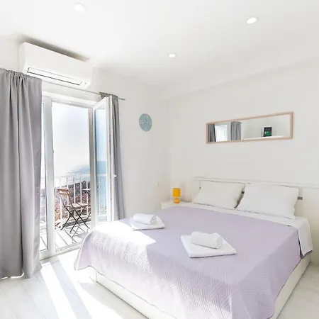 & Olimp アパート